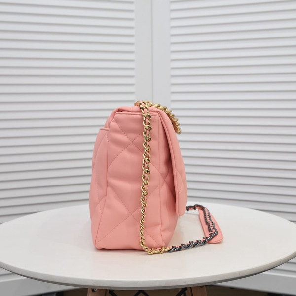 シャネルバッグ背面デザイン